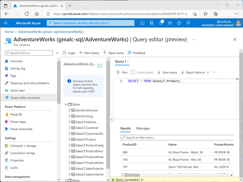 쿼리 결과가 있는 쿼리 편집기를 보여 주는 Azure Portal의 스크린샷