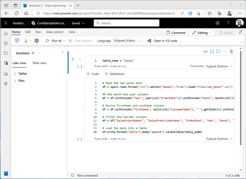 parameters セルと、データを変換するコードが含まれているノートブックのスクリーンショット。